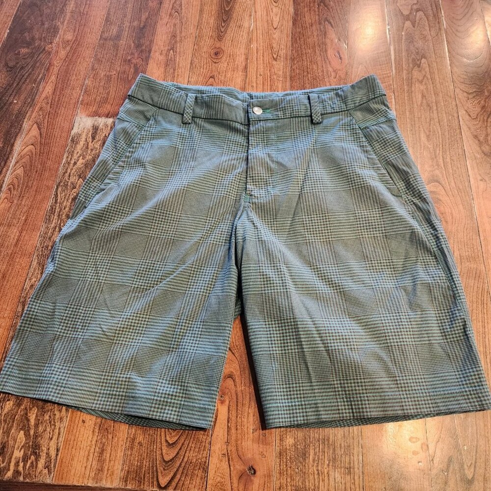 Lululemon Kahuna Athletic Casual Golf Shorts Men’s Size 34 Green Plaid
